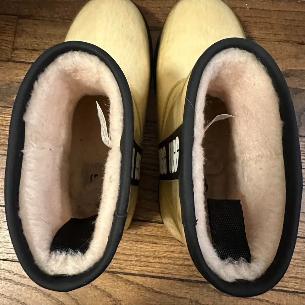 UGG Short Waterproof Winter Boots in Cream with Black Trim